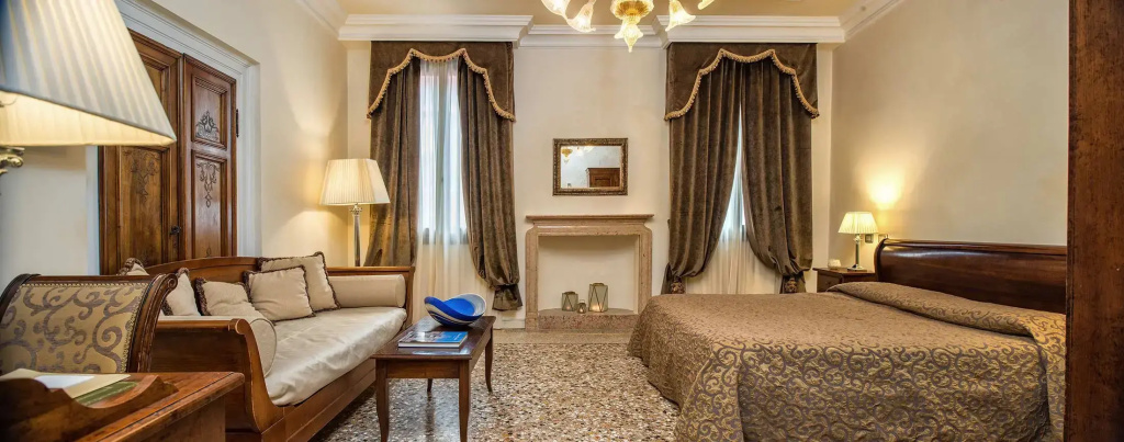 Double room Canal View (twin beds)