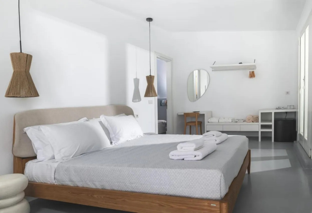 Double Junior Suite with pool view (full double bed)