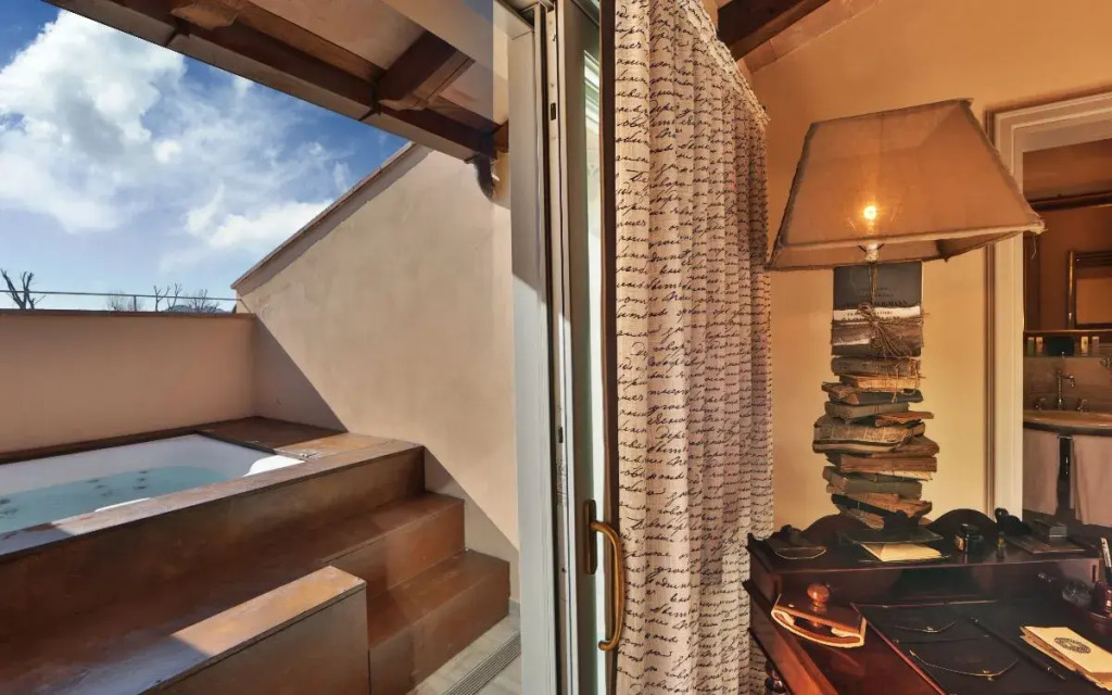 Двухместный полулюкс Library двуспальная кровать в Hotel Ville sull'Arno