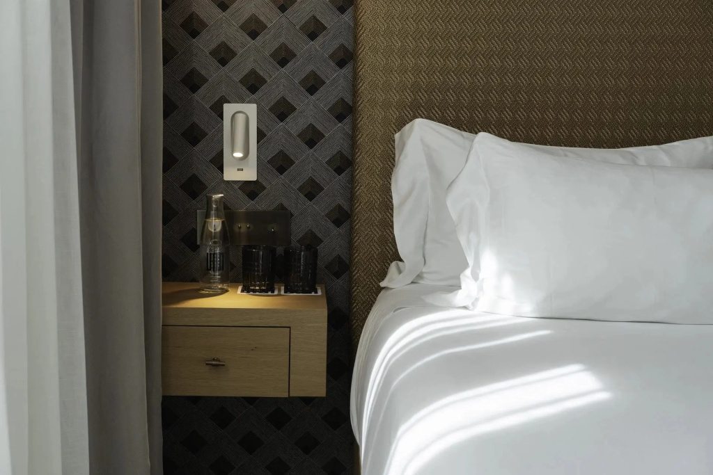 Deluxe Double room with courtyard view (full double bed)