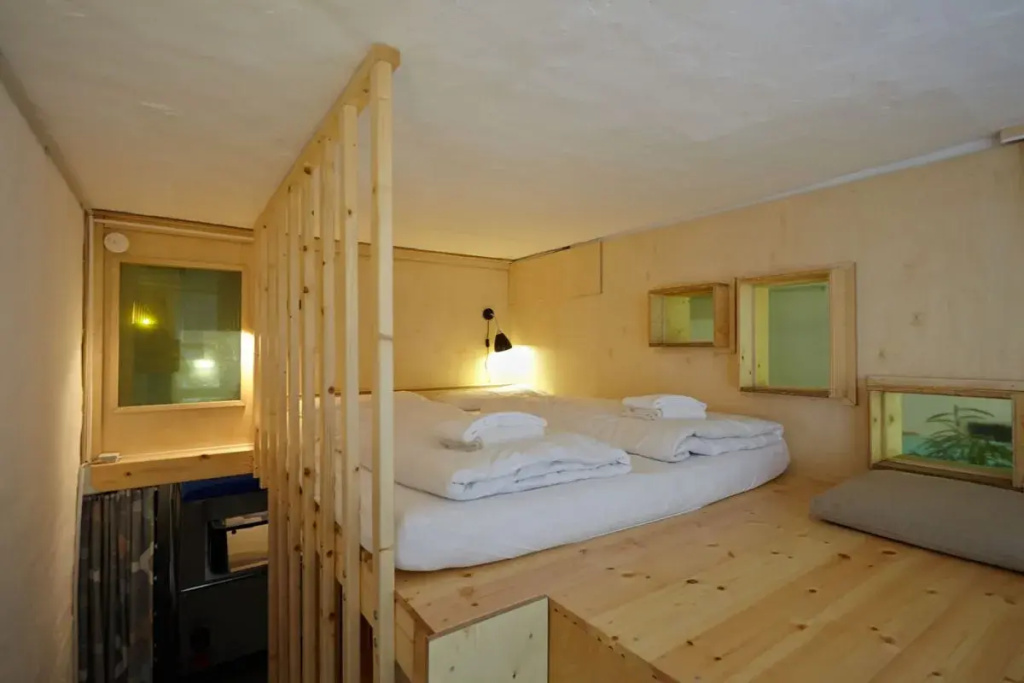 Turtle (Hall No. 2) Double Cabin (full double bed)