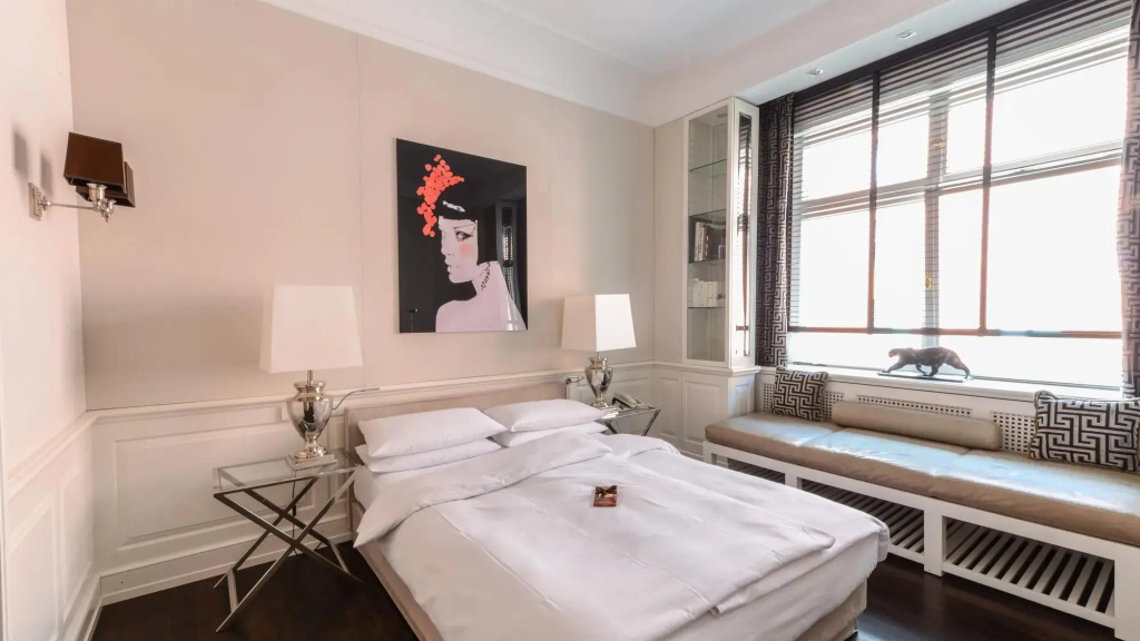 Deluxe Double room (full double bed)