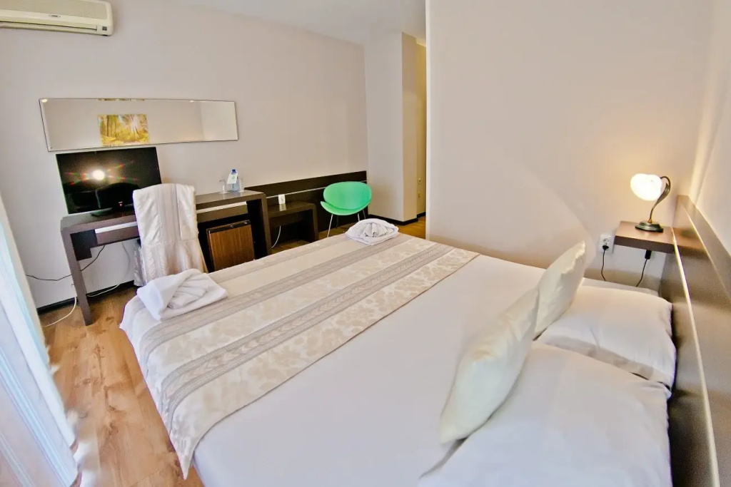 Double room (full double bed)