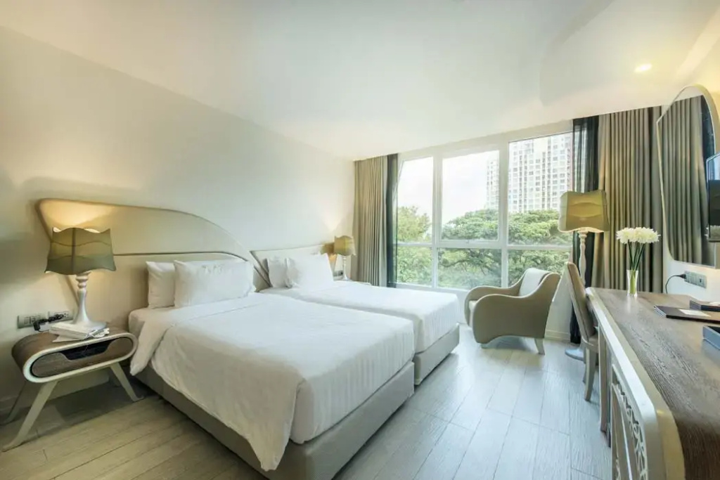 Superior Double room with park view (full double bed)