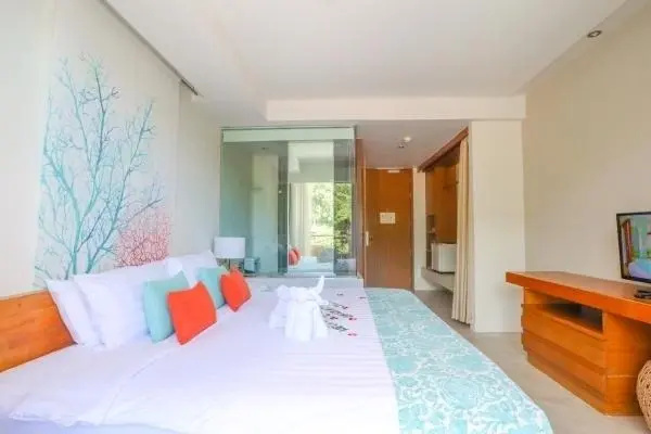 Двухместный номер Deluxe Plus с балконом (двуспальная кровать) в Отель Bandara Beach Resort, Phuket