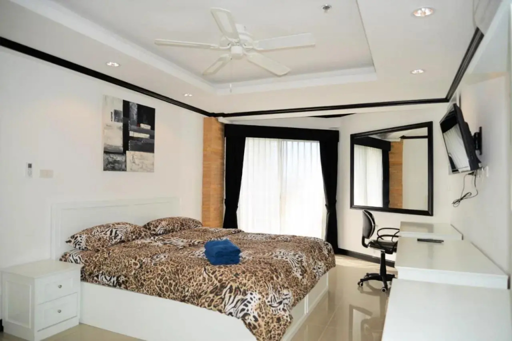 2 Bedroom Corner Apartment Jomtien Beach Condominium Pattaya