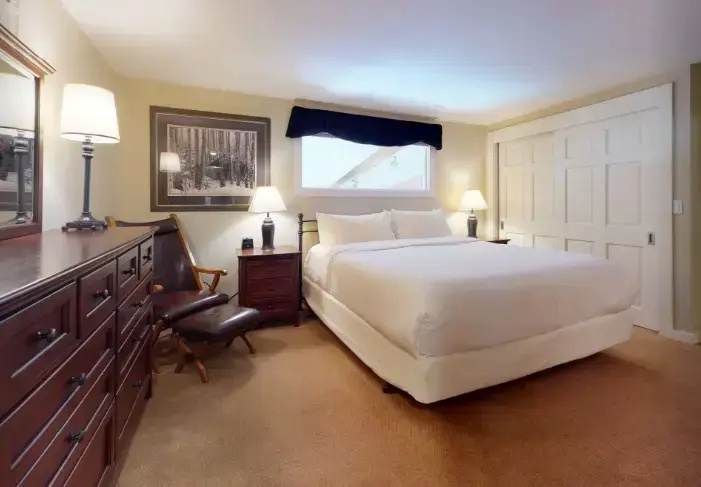 4 Bedrooms Apartment