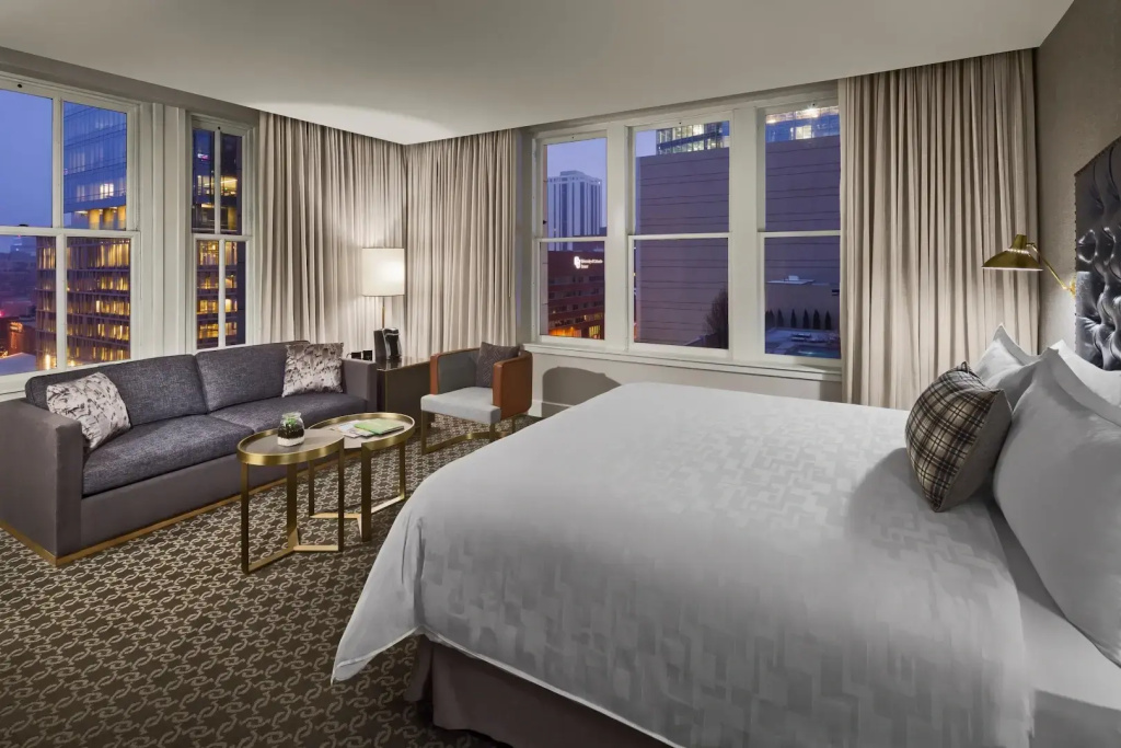 Double Corner Suite (full double bed)