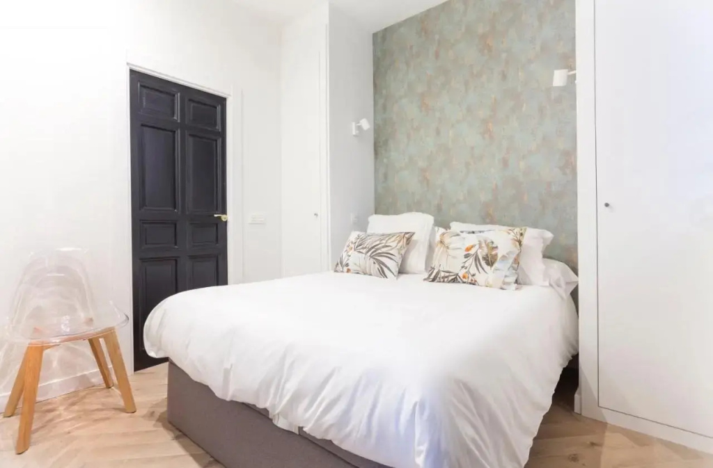 2 Bedrooms V Apartment