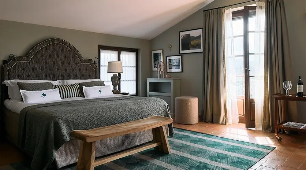 Deluxe Double room (full double bed)