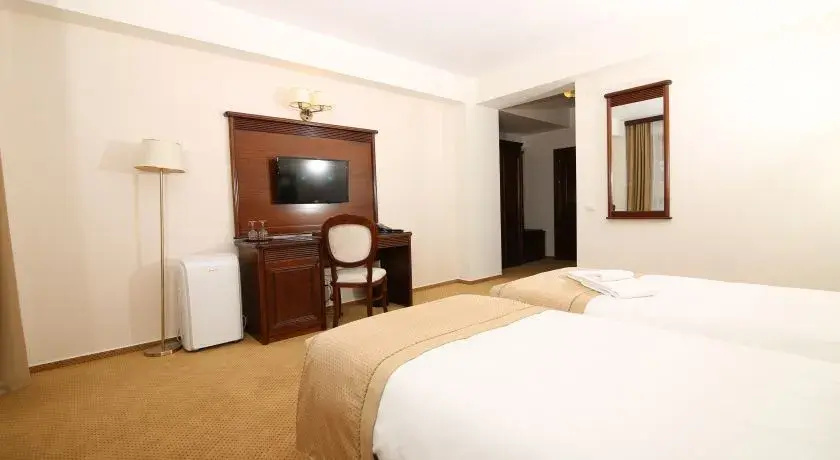4* (disabled) Double room (full double bed)