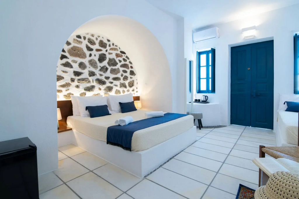 1 Bedroom Suite with partial sea view