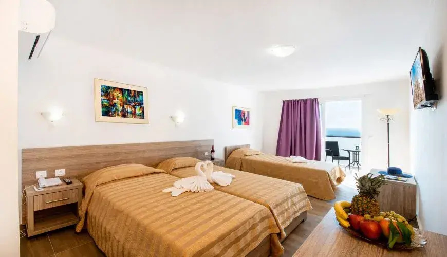 Triple room with sea view