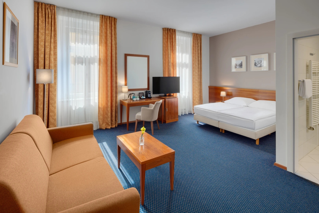 Deluxe Double room (full double bed)