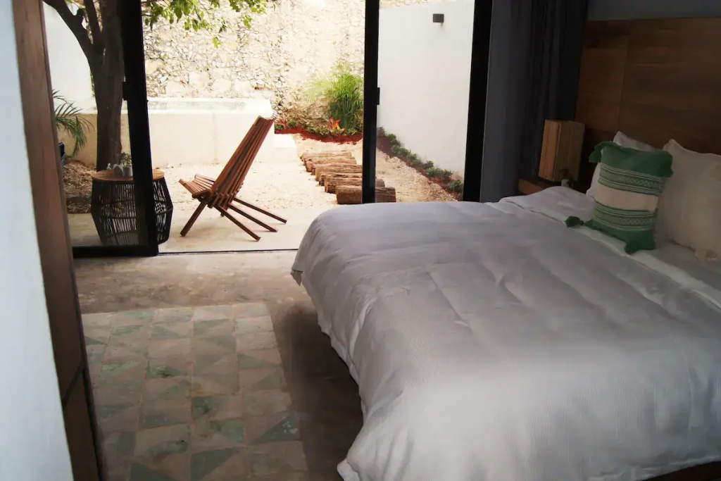 Pool Suite