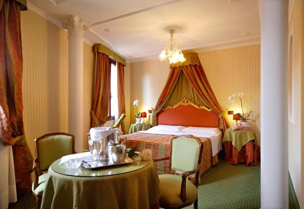Deluxe Double room (full double bed)
