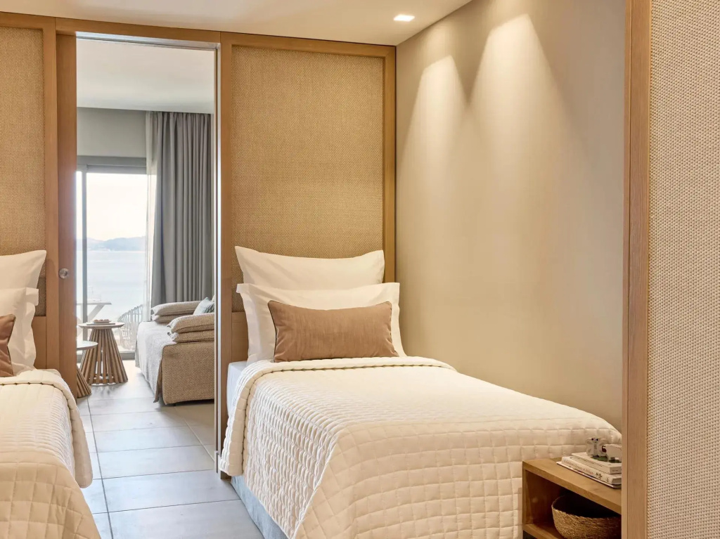 2 Bedrooms Bungalow Suite with sea view