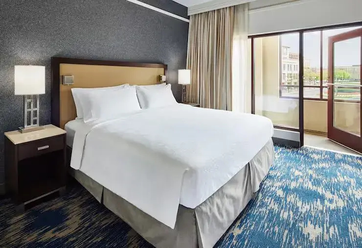 Embassy Suites by Hilton Alexandria Old Town - Chambres