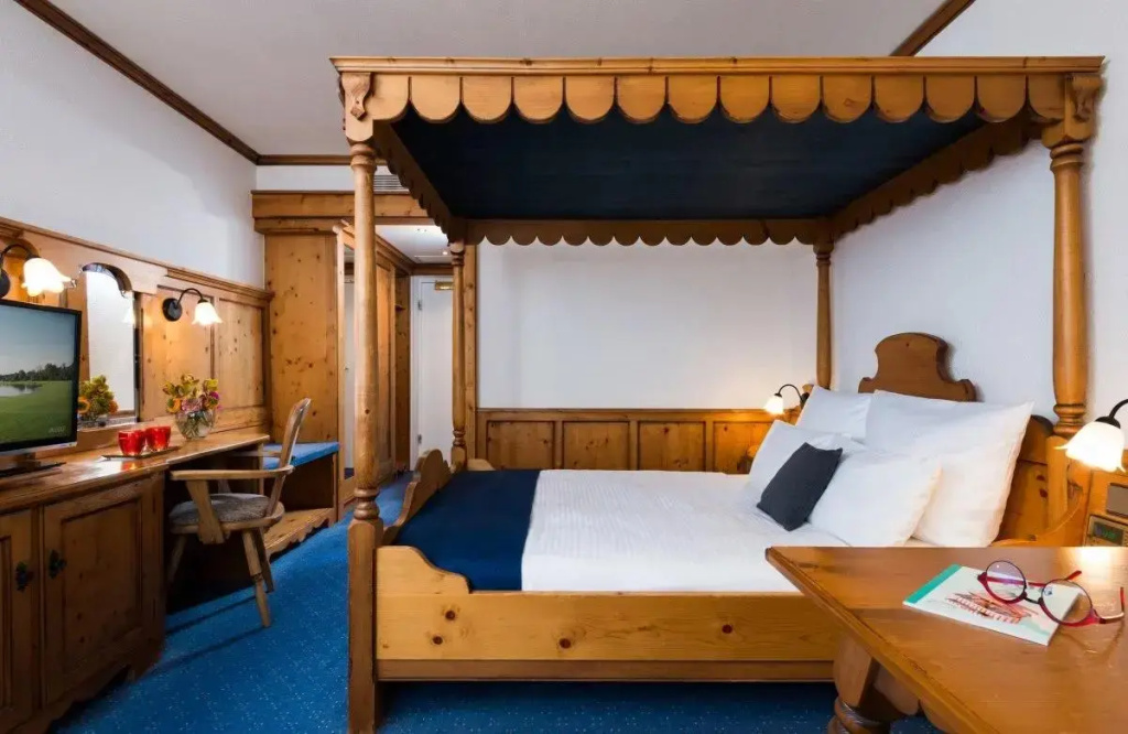 Deluxe Double room (full double bed)
