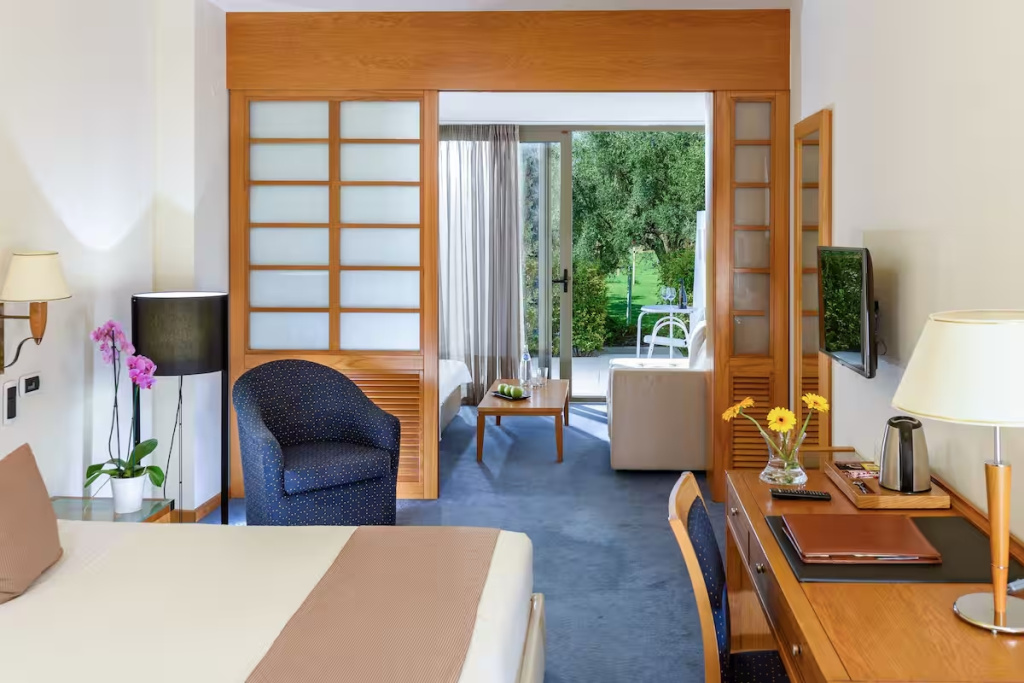 Standard Quadruple Family room with view