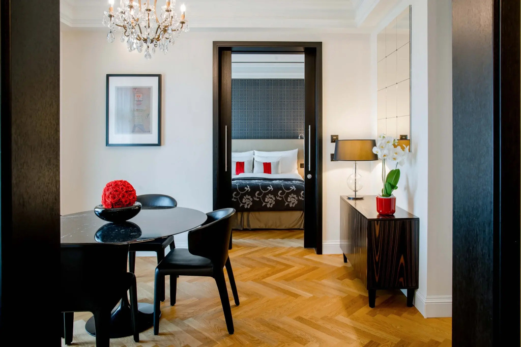 1 Bedroom Double Suite full double bed