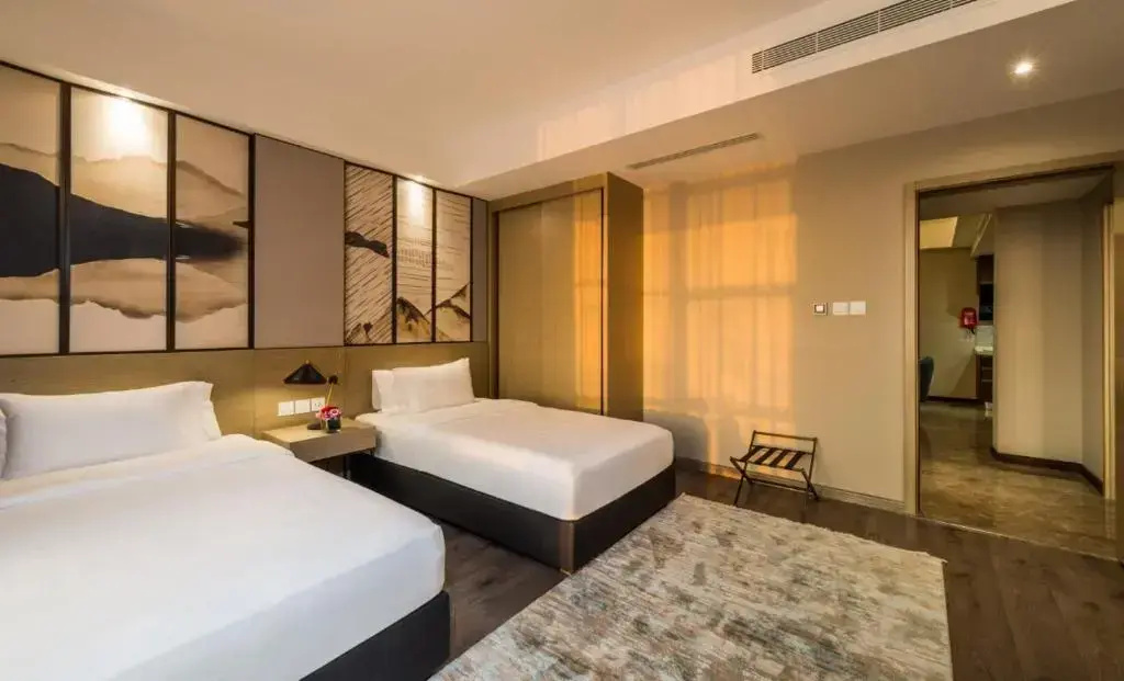 4 Bedrooms Apartment