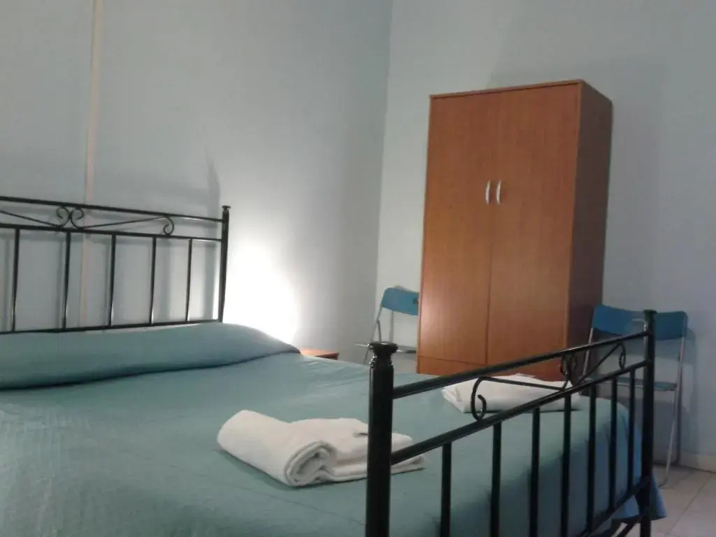 Double room (full double bed)