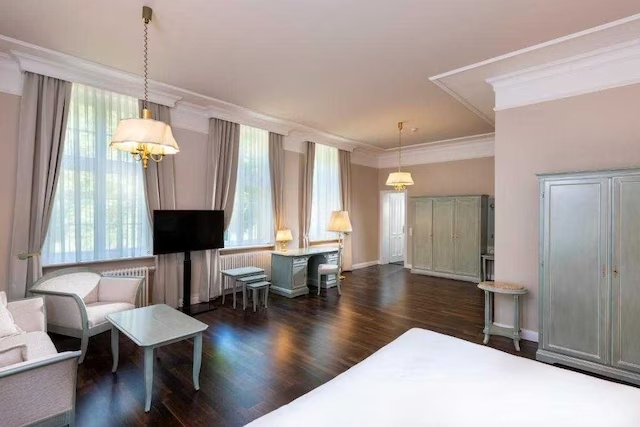 Manor Double Suite (full double bed)