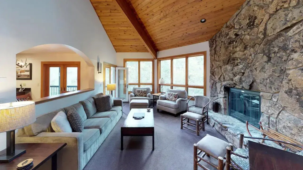 4 Bedrooms Gold Condominium