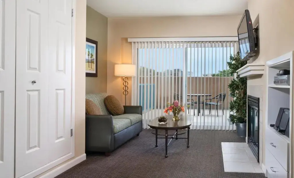 Double Studio Suite (full double bed)