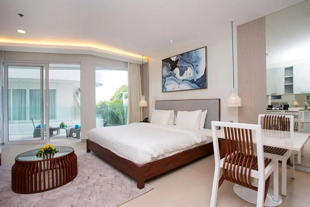 Deluxe Double room (full double bed)