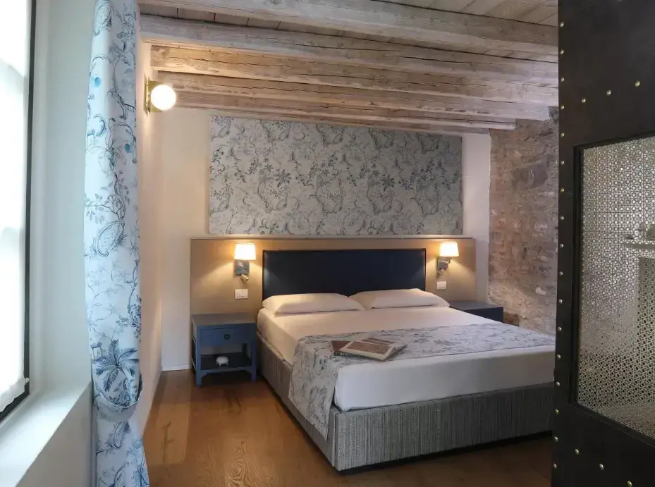 Chinoiserie Double room (full double bed)