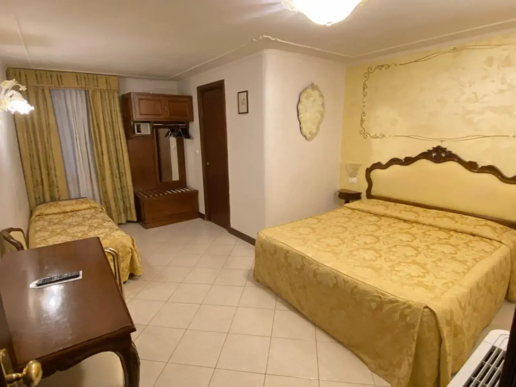 Triple room
