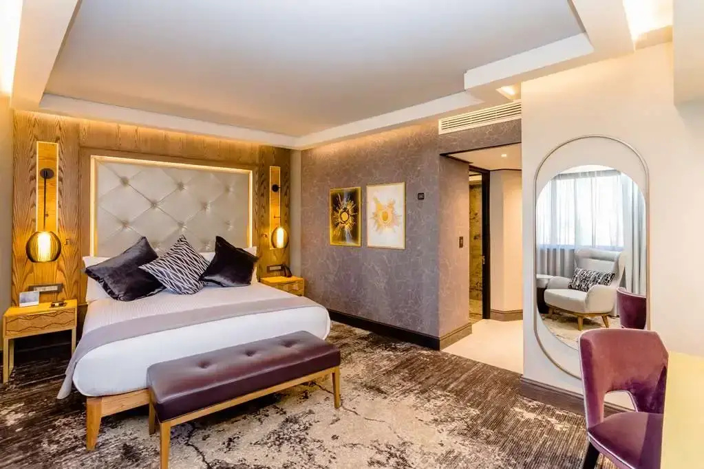 Sandton Towers Club Floor Double room (full double bed)