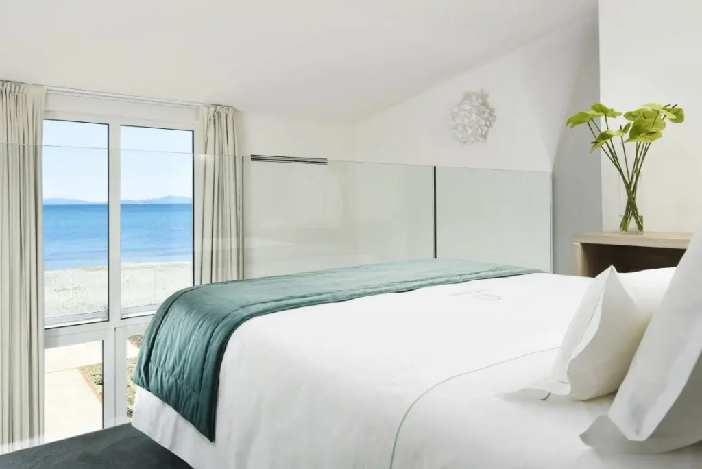 Executive Sea View Double Suite (full double bed)