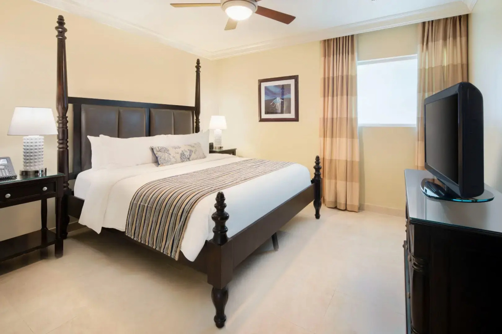 1 Bedroom Luxury Suite oceanfront