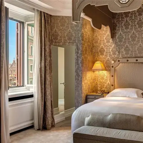 Grand Deluxe Forum Double Suite (full double bed)