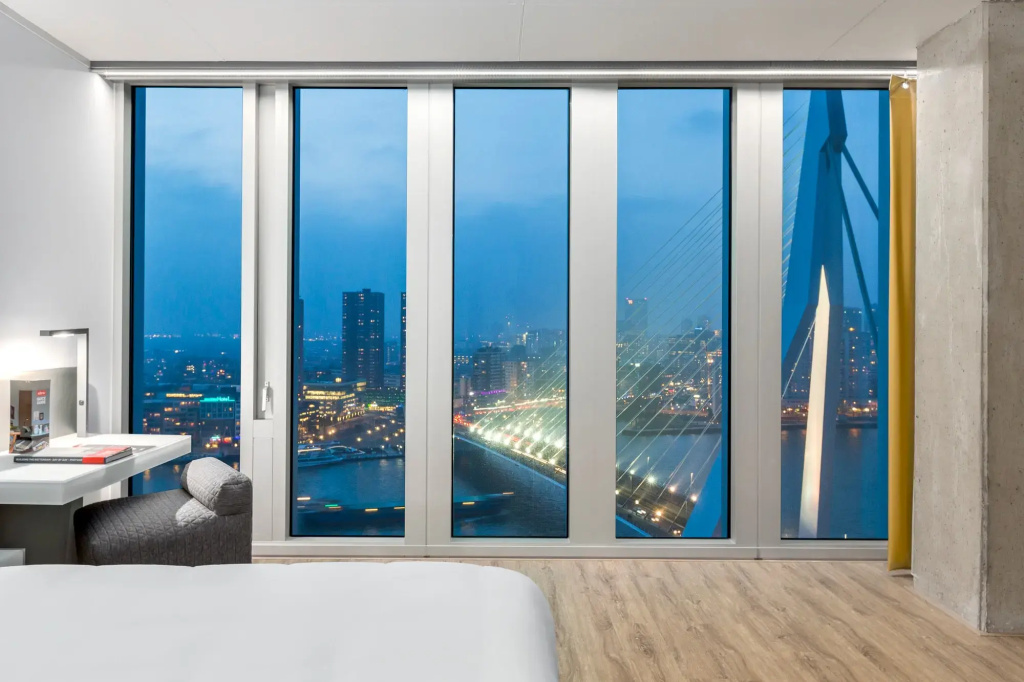 Premium with Skyline View room (twin beds)
