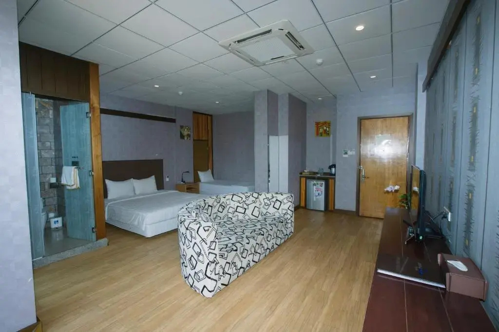 Grand Triple room with balcony