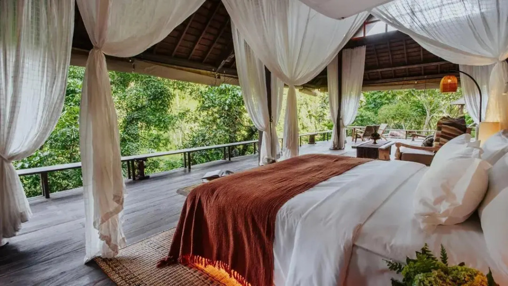 Buahan, A Banyan Tree Escape