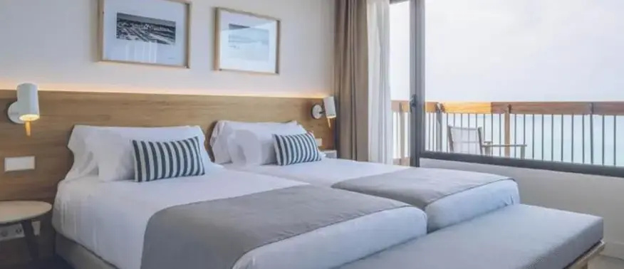 Double Suite with sea view (full double bed)