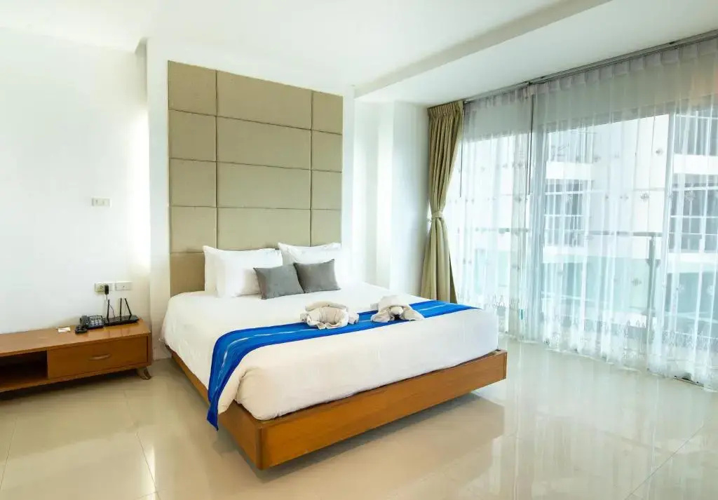 Royal Beach View Suites — фото