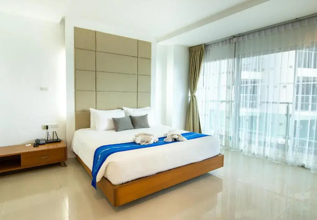 Люкс c 1 комнатой с видом на море в Royal Beach View Suites