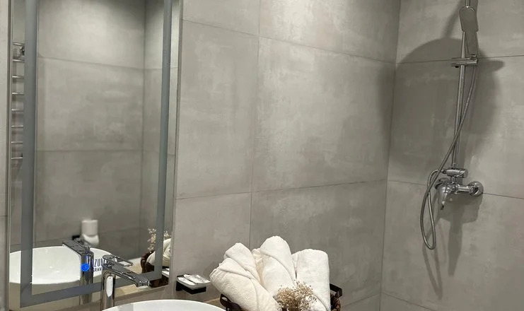 Двухместный полулюкс Superior c 1 комнатой с видом на море двуспальная кровать в Изумруд