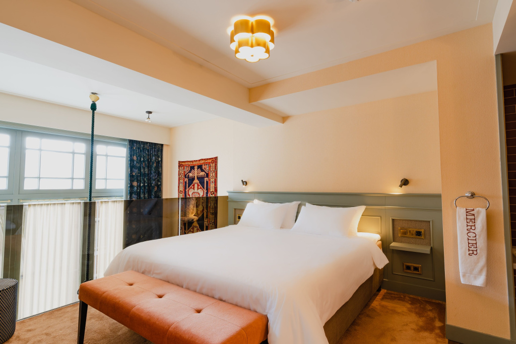 Split Level Double Suite (full double bed)