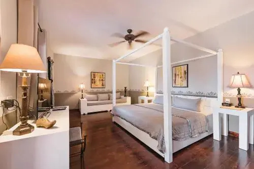 Double Suite (full double bed)