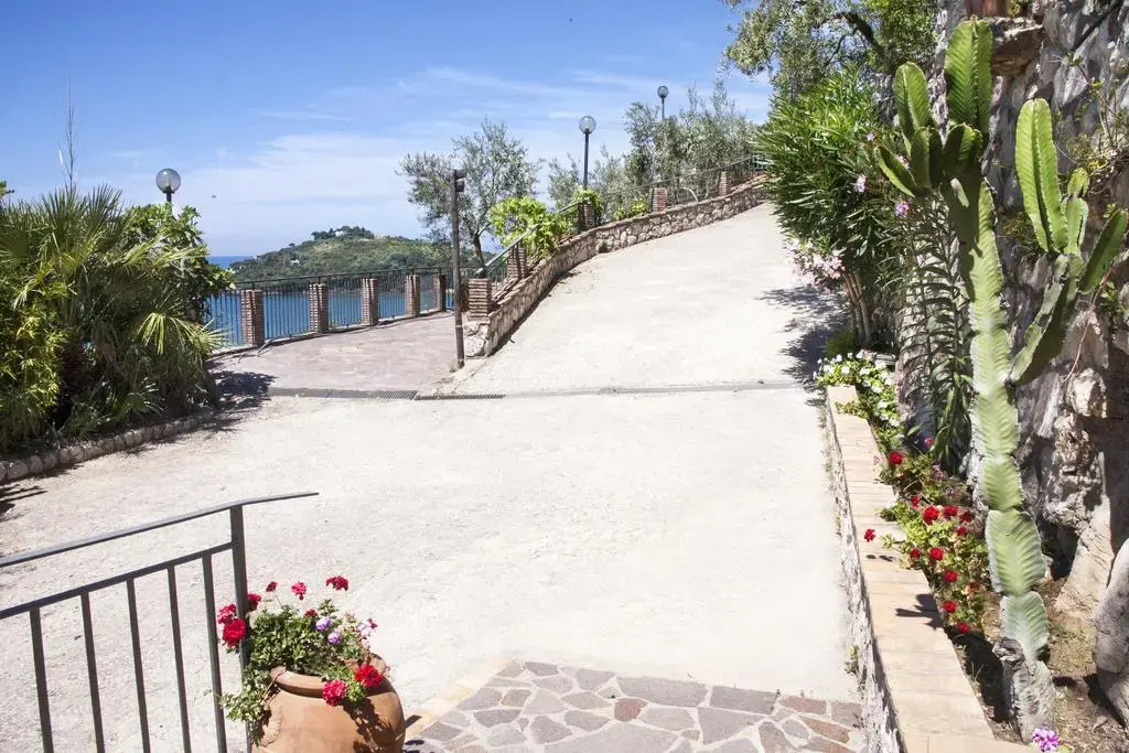 Beach & Waterfront