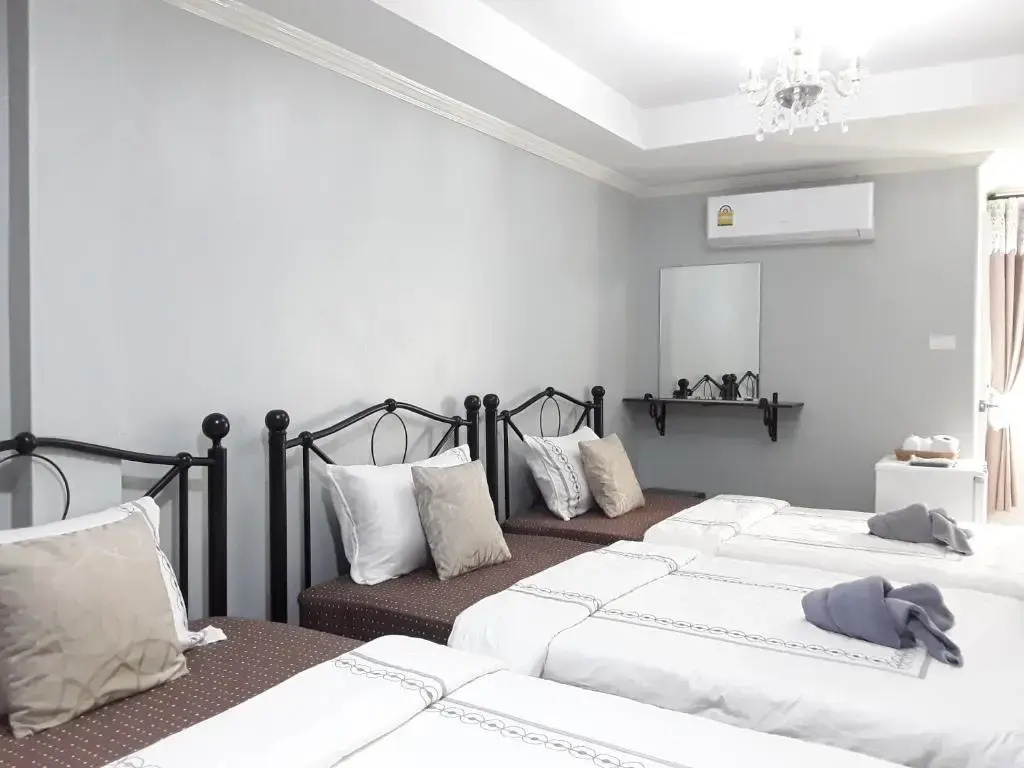 Deluxe Triple Family room