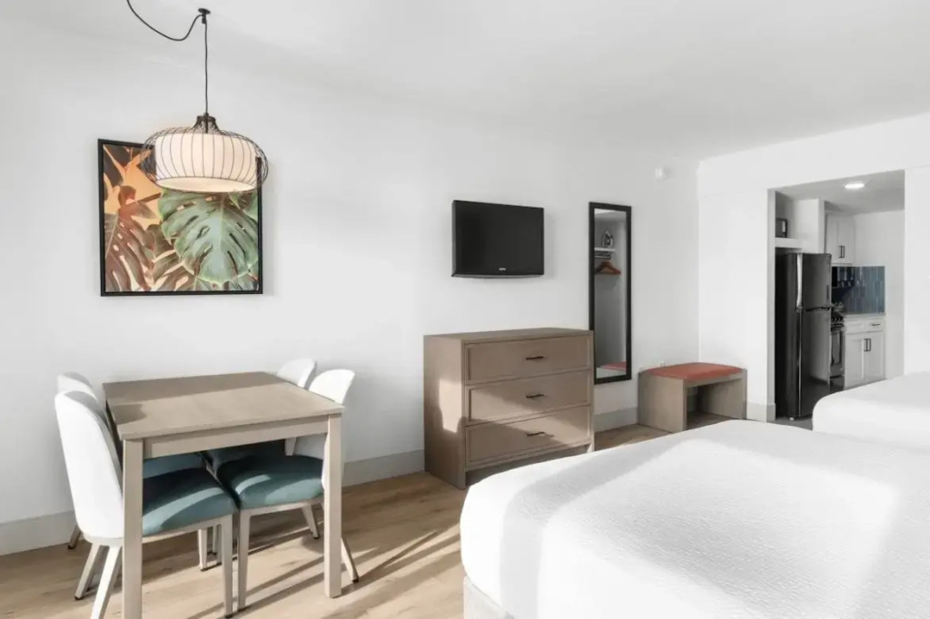 Deluxe Double Efficiency oceanfront (full double bed)