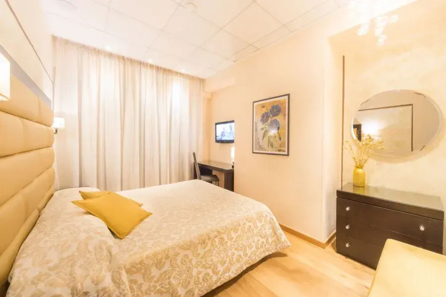 Double Junior Suite (full double bed)